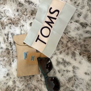 TOMS Memphis 301 Blue and Tan Sunglasses with Case